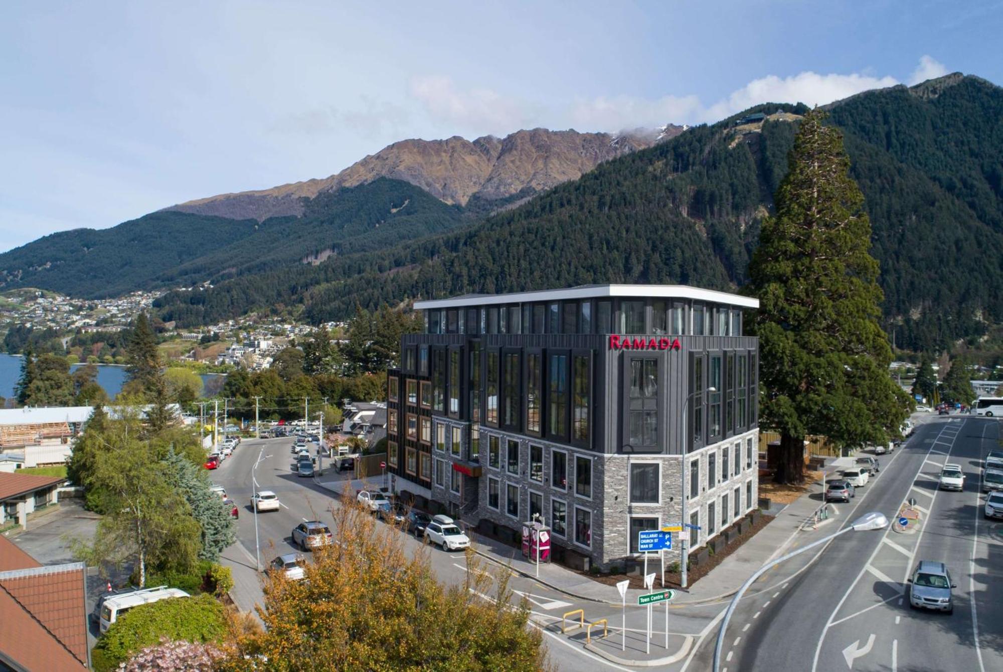 Ramada By Wyndham Queenstown Central المظهر الخارجي الصورة