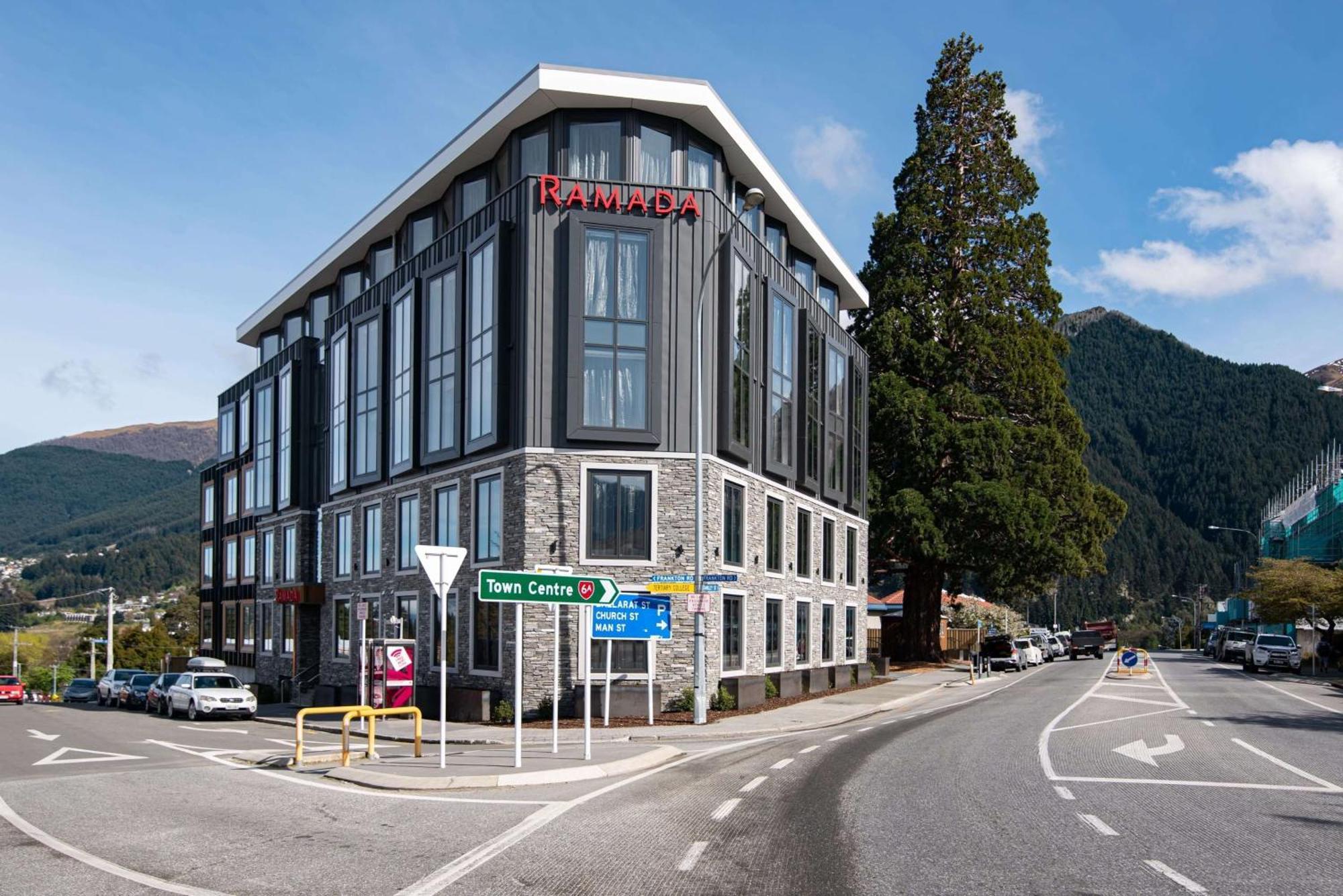 Ramada By Wyndham Queenstown Central المظهر الخارجي الصورة