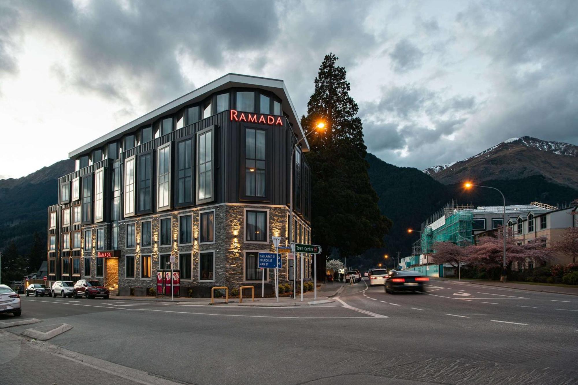 Ramada By Wyndham Queenstown Central المظهر الخارجي الصورة